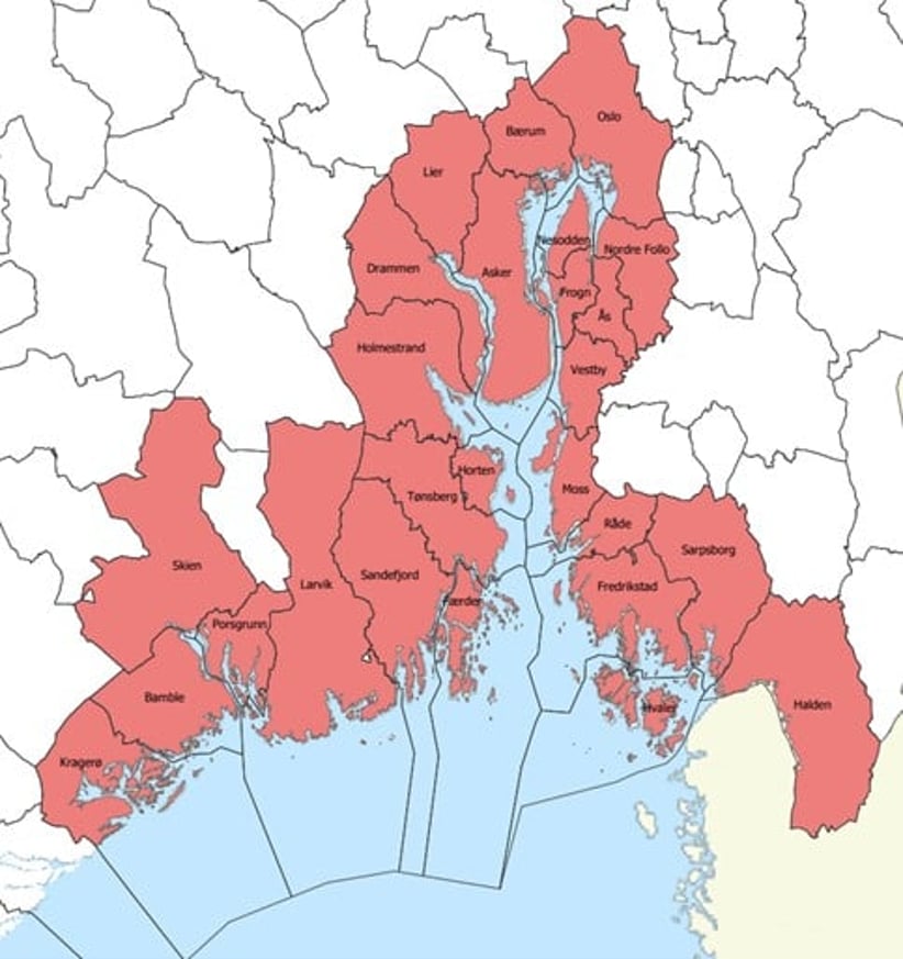 Forbudssonen for t&oslash;mming av kloakk fra fritidsb&aring;ter ber&oslash;rer 26 kommuner ved Oslofjorden. M&aring;let er &aring; sikre en ren og trygg Oslofjord for alle som bruker fjorden. Kart: Klima- og milj&oslash;departementet.