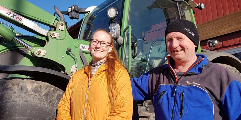 Prosjektleder for Den dyktige bonden, Marte Helene Tøfte, og gårdbruker Jon Tøfte.